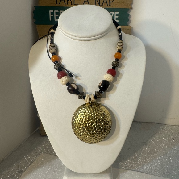 DEVIKA STATEMENT  NECKLACE - Picture 3 of 10